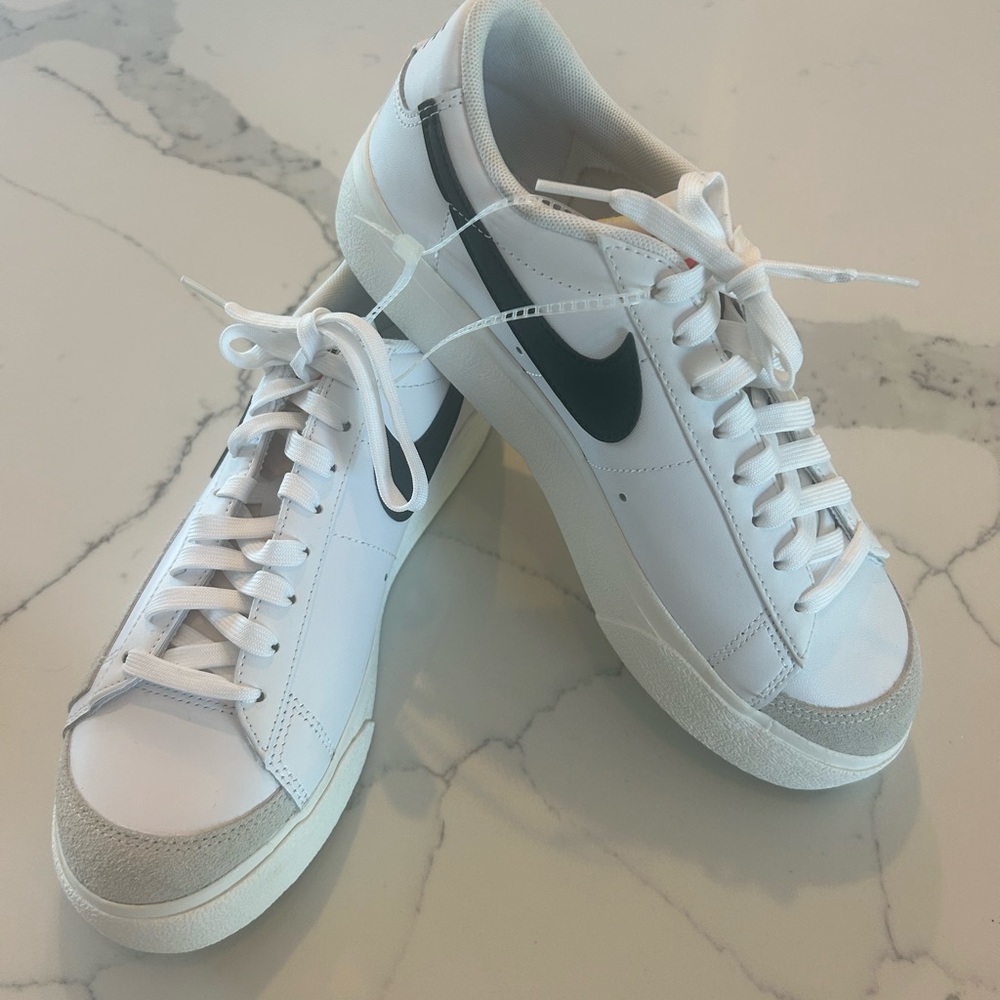 Brand NEW NIKE women’s platform Blazers!!!
